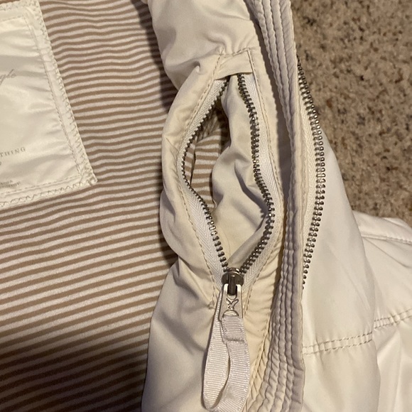 American Eagle Puffer Vest - Picture 4 of 8